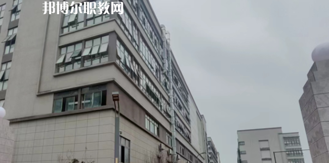 重慶市渝北區(qū)竟成中學(xué)校地址在哪里，哪個(gè)地區(qū)，哪個(gè)城市?