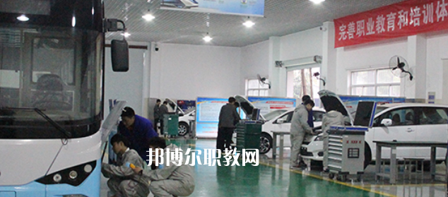南京市公用事業(yè)技工學(xué)校地址在哪里，哪個(gè)地區(qū)，哪個(gè)城市?