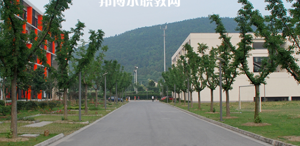 蘇州市紡織工業(yè)職工中等專業(yè)學(xué)校地址在哪里，哪個地區(qū)，哪個城市?