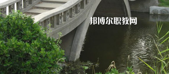 淮安市洪澤區(qū)技工學(xué)校地址在哪里，哪個地區(qū)，哪個城市?