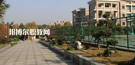 杭州市城西中學(xué)職高部地址在哪里，哪個地區(qū)，哪個城市?