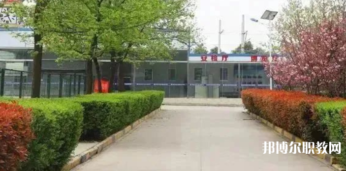 西安軌道交通技師學(xué)院地址，乘車路線