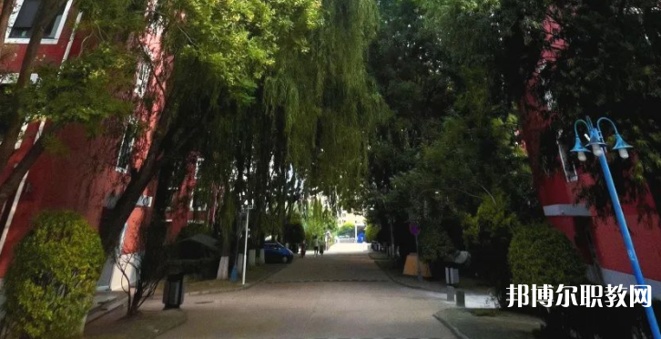 秦皇島市外事旅游職業(yè)學(xué)校地址，乘車路線