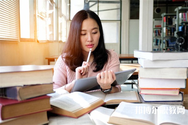 湖南哪里的中職學(xué)校能讀服裝制作與生產(chǎn)管理專(zhuān)業(yè)