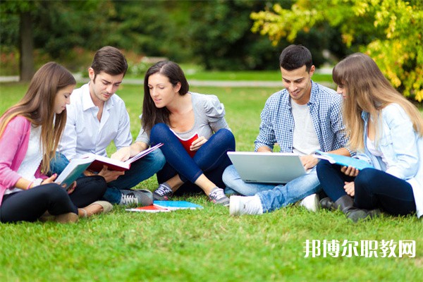 湖南哪里的中專學校能讀法律專業(yè)