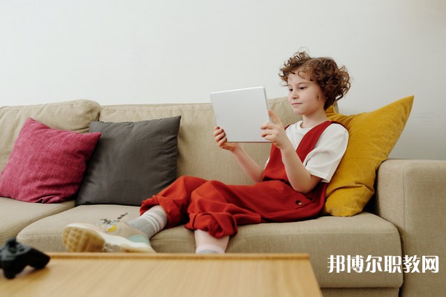 廣東哪里的中職學校能讀寵物養(yǎng)護與經(jīng)營專業(yè)