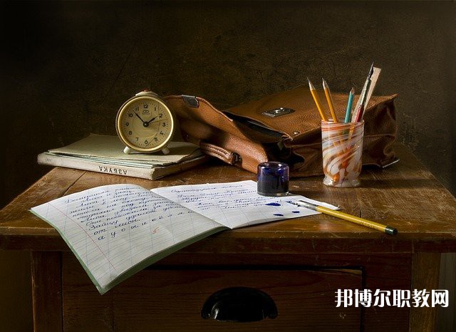 廣東哪里的中專學校能讀高級藝術幼師與管理專業(yè)