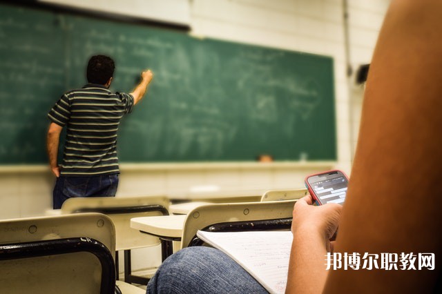 廣西哪里的中職學校能讀新能源汽車運用與維修專業(yè)
