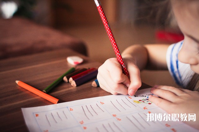 廣西哪里的中專(zhuān)學(xué)校能讀商務(wù)英語(yǔ)專(zhuān)業(yè)
