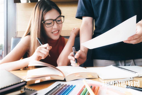 廣西哪里的職業(yè)學校能讀工藝美術(shù)(廣告設(shè)計)專業(yè)