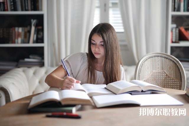 四川哪里的中職學校能讀工業(yè)制造與管理專業(yè)