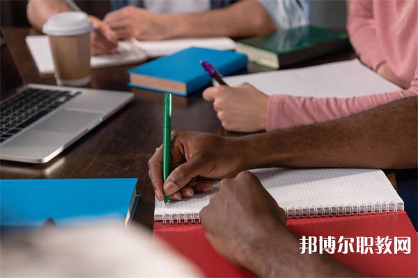 四川哪里的職業(yè)學校能讀美容美發(fā)與形象設計專業(yè)