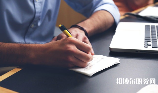 貴州哪里的中專學校能讀廣告設計與制作專業(yè)