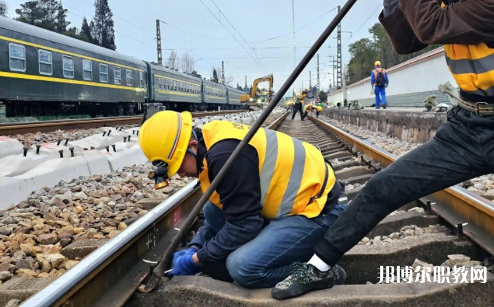 自貢2025年鐵路學(xué)校有哪些專業(yè)適合男生