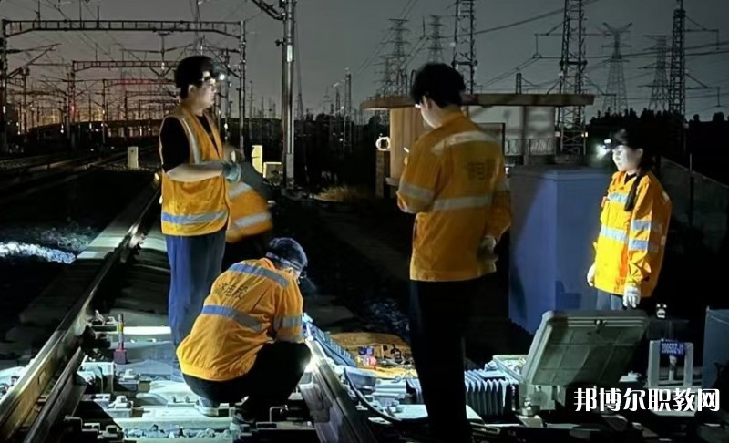 自貢2025年現(xiàn)在鐵路學(xué)校學(xué)什么專業(yè)好